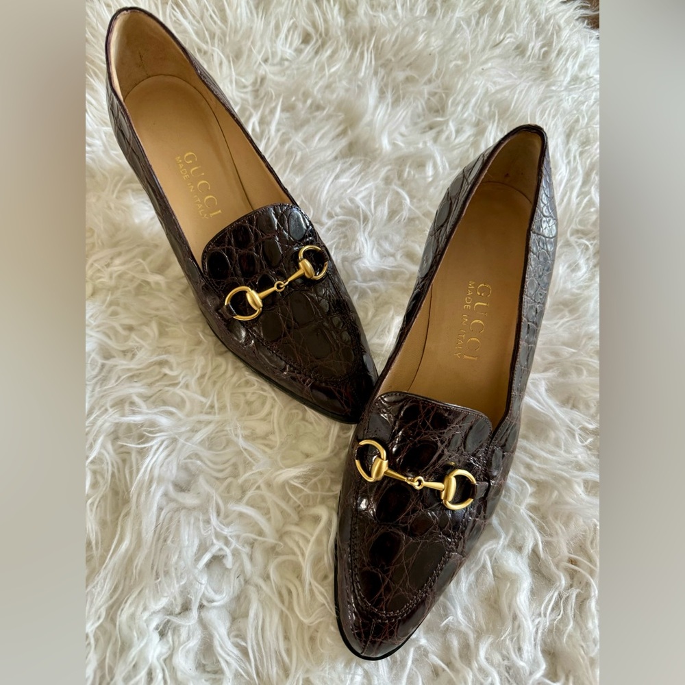 Gucci shoes size 6,5 fit small, only buy it if you have a slim feet